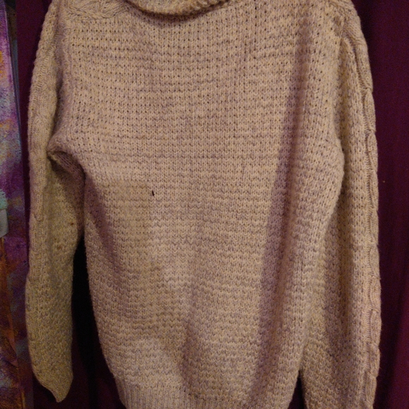Like new ladies creme colored sweater - Picture 5 of 6